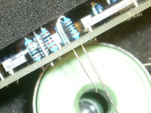 DSCI0013.JPG (1.51 MiB) 18648 mal betrachtet Bauteil einsetzen und oben mit einen Schwamm oder ähniches Fixieren um ein Herausfallen zu vermeiden.