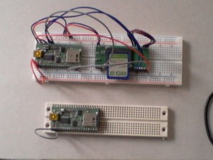 Unten : SoMProp mit bordeigener Micro-SD-card<br />Oben : SoMProp mit SD-Card auf dem C3-SPI-Bus-Anhänger, die bordeigene Micro-SD wird nicht benutzt.