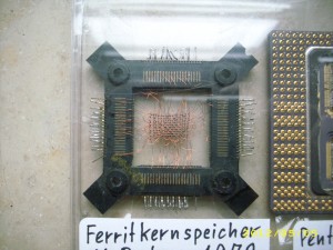 DSCI0134.JPG (1.81 MiB) 17449 mal betrachtet Ferritkernspeicher