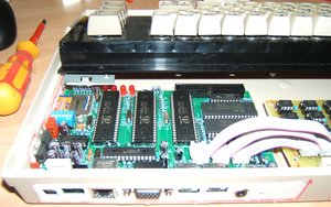 Hive im C64- Gehäuse.