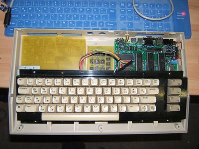 Erste &quot;Anprobe&quot; im Gehäuse eines alten C64.